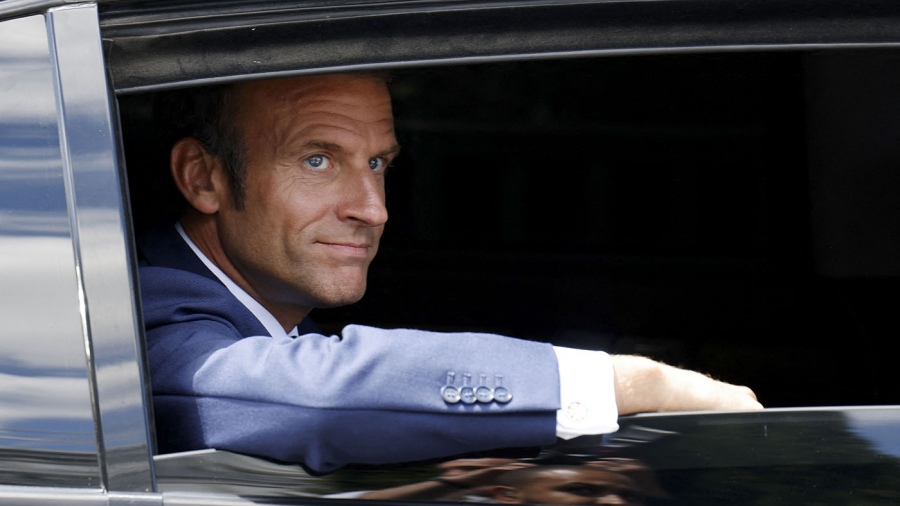 Macron no aceptó la renuncia de la primera ministra tras el fracaso electoral