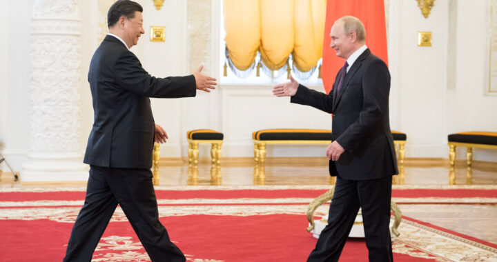 En medio de las críticas de occidente, Xi continúa en Rusia e invitó a Putin a su país