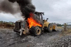 Ataque incendiario en Perquenco deja múltiples vehículos quemados y una vivienda afectada