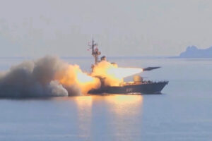 Rusia dispara misiles de crucero en ejercicio cerca de Japón mientras aumenta la tensión entre ambos países